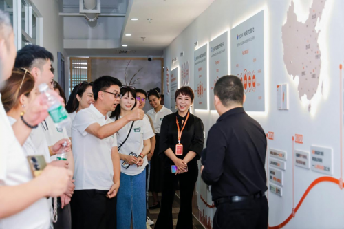 文和友、挪瓦咖啡、KUMO KUMO、the Roll’ING等品牌创始人齐聚数位大数据总部探讨数智进化论(图4)