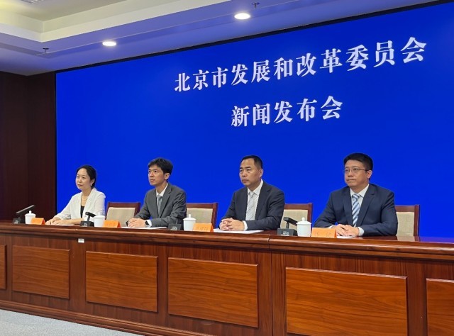 北京发布“人工智能+”行动计划2025年要涌出100个优秀行业大模型产品(图1)