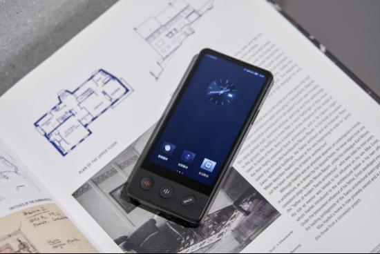 双屏交流更顺畅 科大讯飞发布全新智能翻译机(图2)